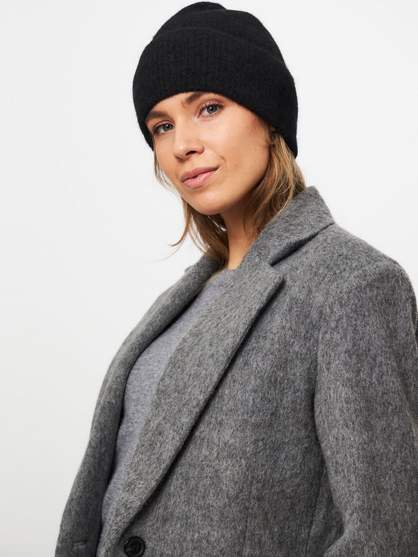 Ontdek de Nor alpacamix beanie van Samsoe Samsoe in de kleur zwart bij Orangebag. Op werkdagen voor 21:45 besteld, morgen in huis.