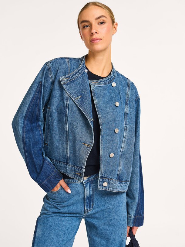 Ontdek de Denim jack van Sofie Schnoor in de kleur blauw bij Orangebag. Op werkdagen voor 21:45 besteld, morgen in huis.