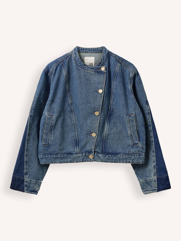 Ontdek de Denim jack van Sofie Schnoor in de kleur blauw bij Orangebag. Op werkdagen voor 21:45 besteld, morgen in huis.