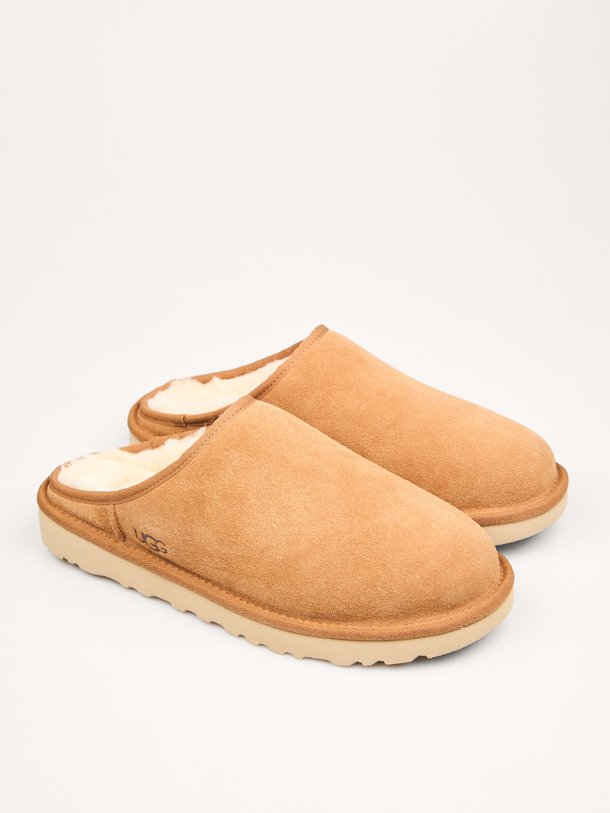 Ugg Classic Slip-On - Suède Instappers - Bruin Ontdek de Classic slip-on suède instappers van Ugg in de kleur bruin bij Orangebag. Op werkdagen voor 21:45 besteld, morgen in huis.