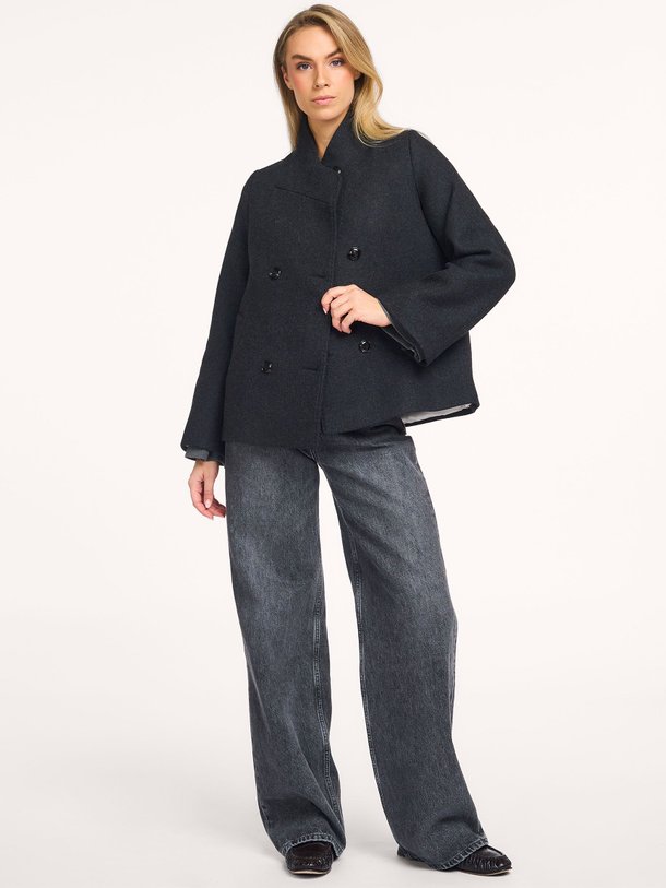 Ontdek de Mattisse wolmix mantel van Ruby Tuesday in de kleur donkergrijs bij Orangebag. Op werkdagen voor 21:45 besteld, morgen in huis.