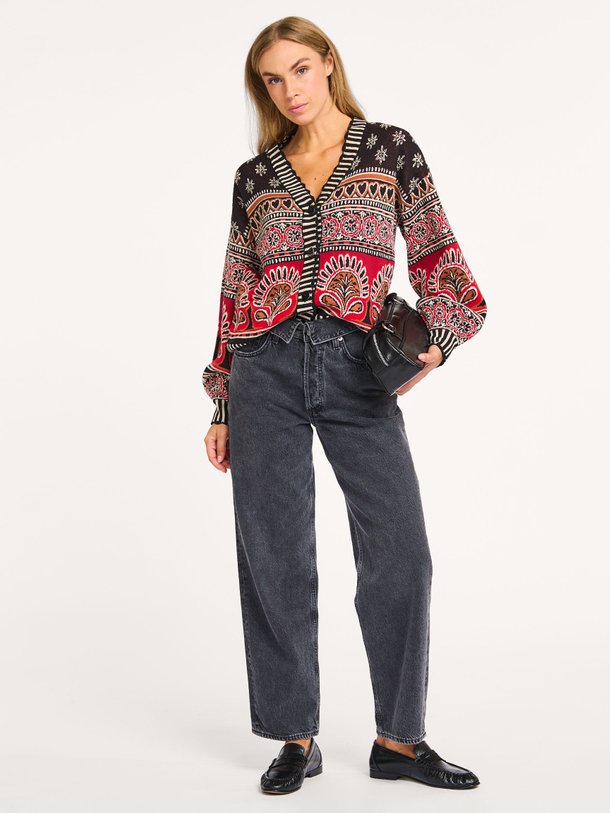 Ontdek de Ainika katoenen vest met dessin van Farm Rio in de kleur bordeauxrood bij Orangebag. Op werkdagen voor 21:45 besteld, morgen in huis.