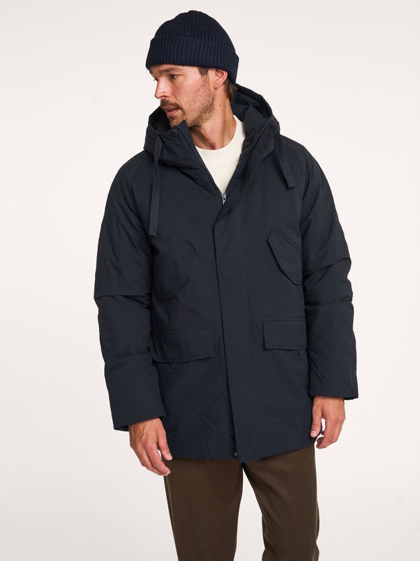 Ontdek de Ronan technische gewatteerde parka van Elvine in de kleur donkerblauw bij Orangebag. Op werkdagen voor 21:45 besteld, morgen in huis.