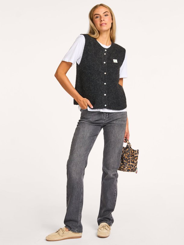 Ontdek de Isa high waist straight fit jeans van My Essential Wardrobe in de kleur donkergrijs bij Orangebag. Op werkdagen voor 21:45 besteld, morgen in huis.