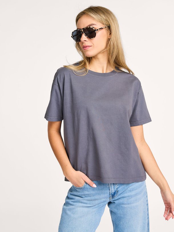 Ontdek de Fizvalley katoenen T-shirt van American Vintage in de kleur donkergrijs bij Orangebag. Op werkdagen voor 21:45 besteld, morgen in huis.