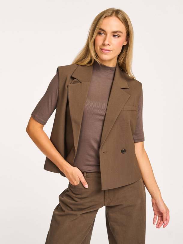 Ontdek de Gale geweven gilet van Modstrom in de kleur bruin bij Orangebag. Op werkdagen voor 21:45 besteld, morgen in huis.