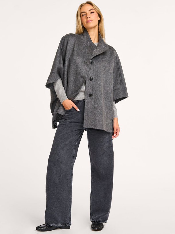 Ontdek de Ivy wolmix mantel van Alter Ego in de kleur donkergrijs bij Orangebag. Op werkdagen voor 21:45 besteld, morgen in huis.