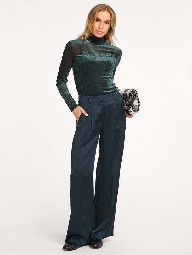 Ontdek de Olya geweven velours mesh top van Dante 6 in de kleur groen bij Orangebag. Op werkdagen voor 21:45 besteld, morgen in huis.