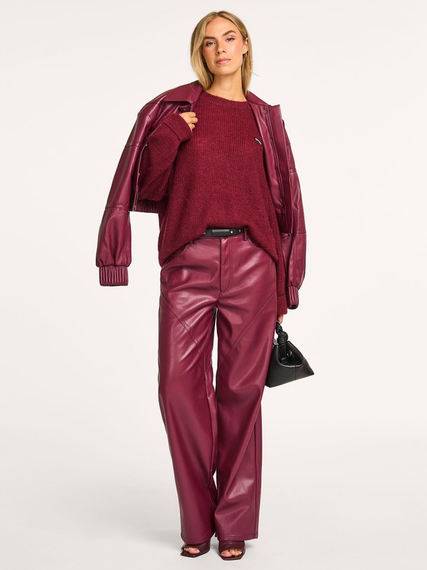Ontdek de Leatherlook broek van Rotate Birger Christensen in de kleur bordeauxrood bij Orangebag. Op werkdagen voor 21:45 besteld, morgen in huis.