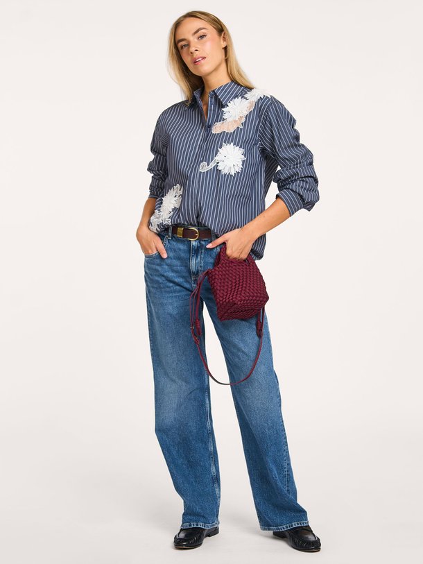 Ontdek de Jennifer mid waist straight fit jeans van Copenhagen Muse in de kleur blauw bij Orangebag. Op werkdagen voor 21:45 besteld, morgen in huis.