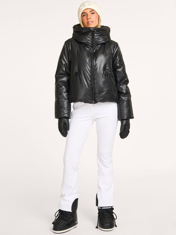 Ontdek de Nero gewatteerde ski jacket van Goldbergh in de kleur zwart bij Orangebag. Op werkdagen voor 21:45 besteld, morgen in huis.