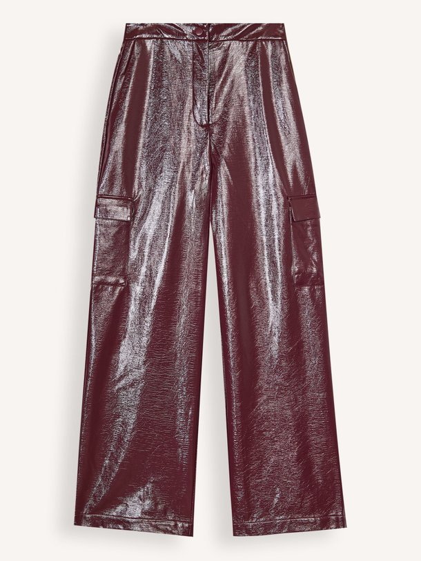 Ontdek de Paradis leatherlook broek van Karma Koma in de kleur bordeauxrood bij Orangebag. Op werkdagen voor 21:45 besteld, morgen in huis.