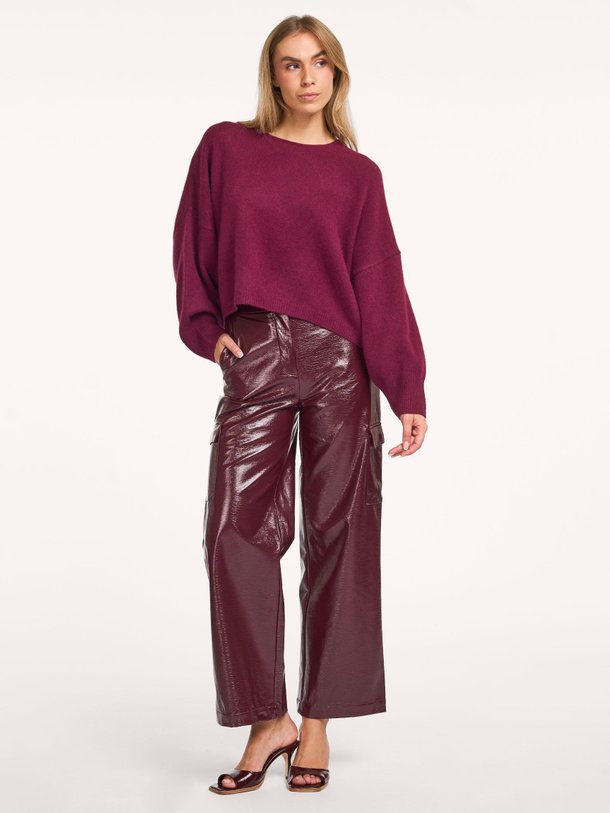 Ontdek de Paradis leatherlook broek van Karma Koma in de kleur bordeauxrood bij Orangebag. Op werkdagen voor 21:45 besteld, morgen in huis.