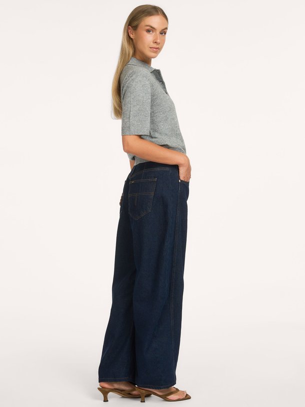 Lois Aliana - Mid Waist Barrel Fit Jeans - Donkerblauw Ontdek de Aliana mid waist barrel fit jeans van Lois in de kleur donkerblauw bij Orangebag. Op werkdagen voor 21:45 besteld, morgen in huis.