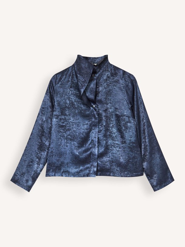 Ontdek de Cecile geweven glanzende blouse van Nathalie Vleeschouwer in de kleur donkerblauw bij Orangebag. Op werkdagen voor 21:45 besteld, morgen in huis.