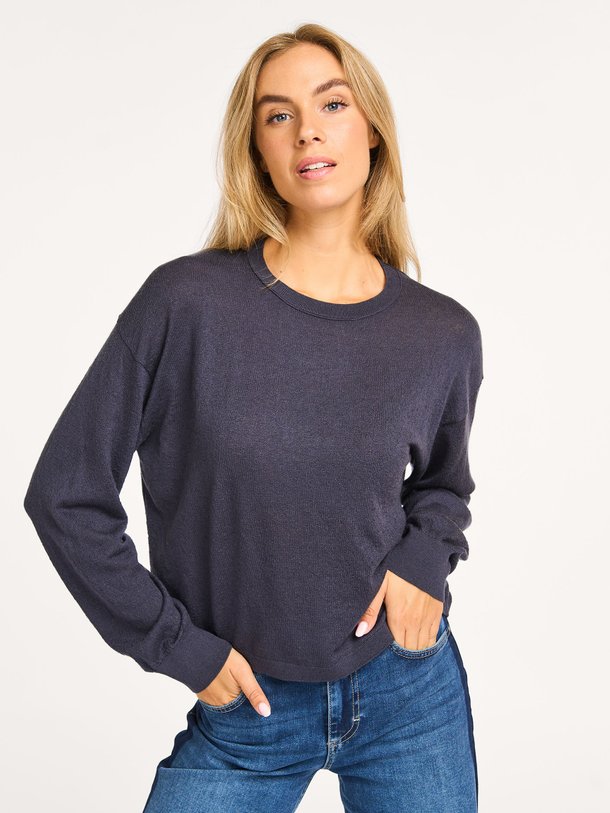 Ontdek de Wolmix trui van Yaya in de kleur donkerblauw bij Orangebag. Op werkdagen voor 21:45 besteld, morgen in huis.