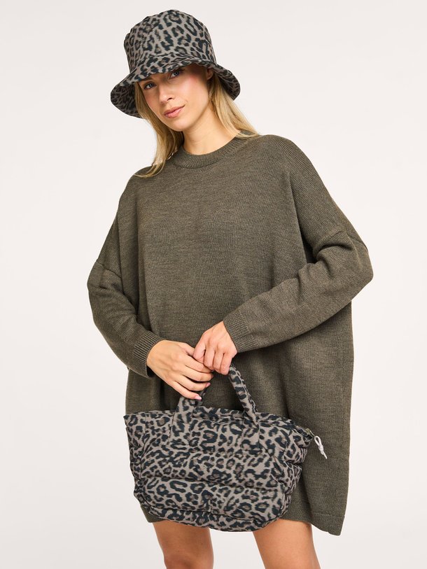 Ontdek de Jouf geweven leopard bucket hat van Bellerose in de kleur grijsgroen bij Orangebag. Op werkdagen voor 21:45 besteld, morgen in huis.