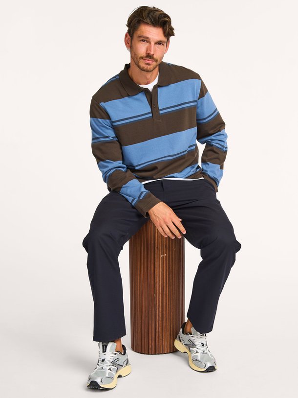 Ontdek de Sakevin organic cotton polo longsleeve van Samsoe Samsoe in de kleur blauw bij Orangebag. Op werkdagen voor 21:45 besteld, morgen in huis.