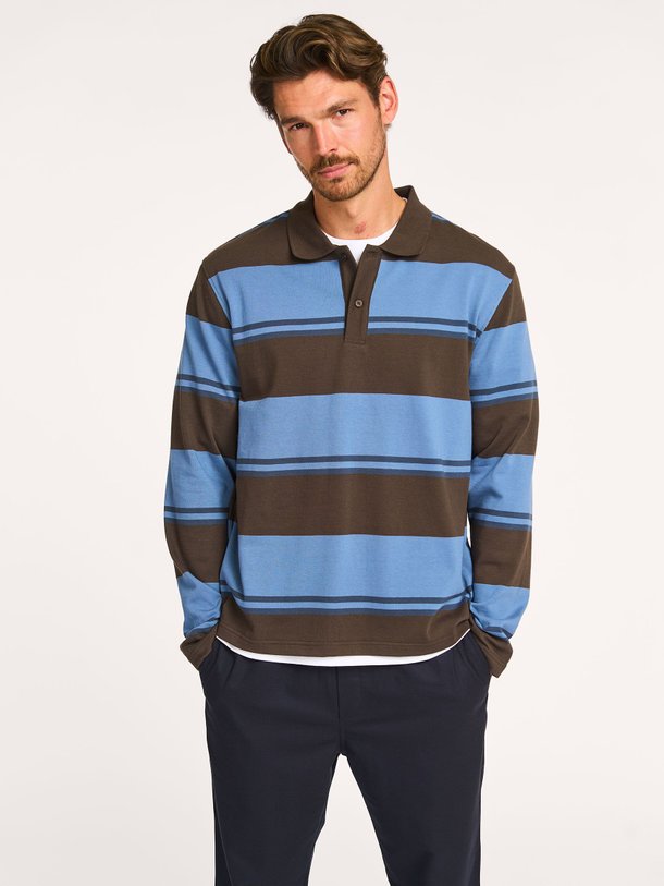 Ontdek de Sakevin organic cotton polo longsleeve van Samsoe Samsoe in de kleur blauw bij Orangebag. Op werkdagen voor 21:45 besteld, morgen in huis.