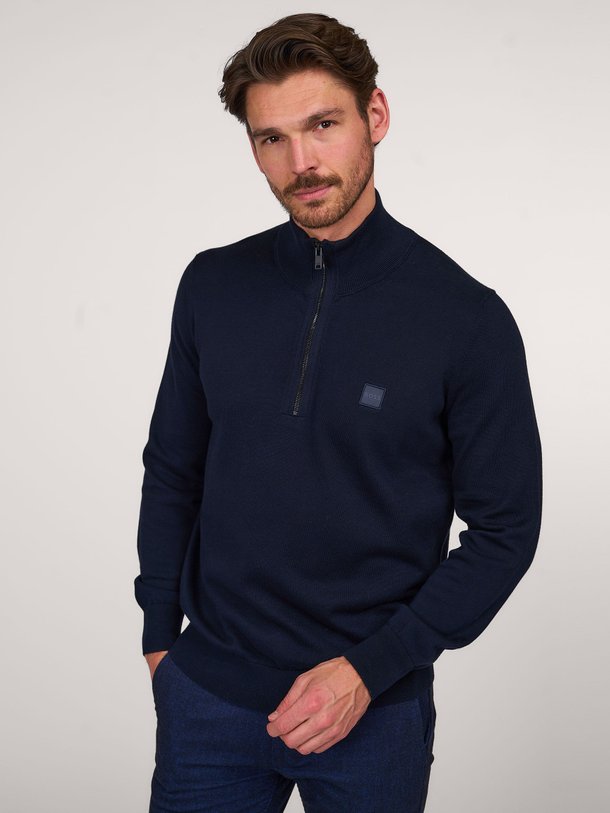 Ontdek de Kanobix katoenmix half zip trui van Boss in de kleur donkerblauw bij Orangebag. Op werkdagen voor 21:45 besteld, morgen in huis.