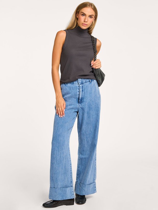 Ontdek de High waist loose fit jeans van Yaya in de kleur blauw bij Orangebag. Op werkdagen voor 21:45 besteld, morgen in huis.