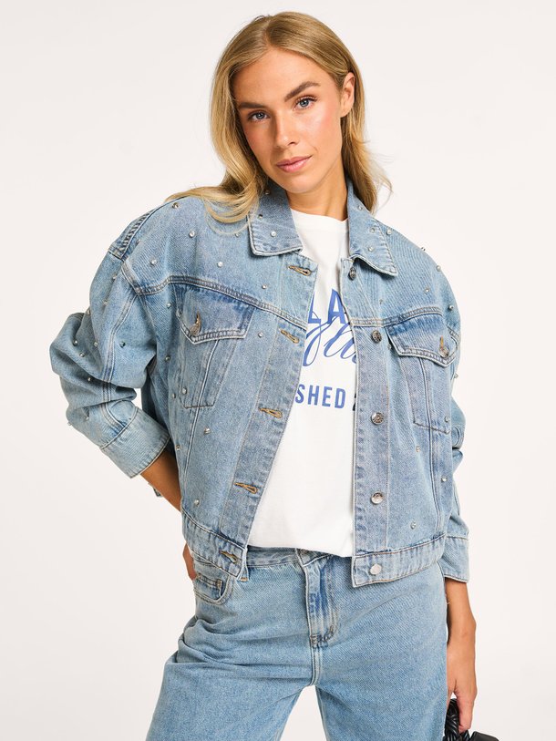 Ontdek de Denim jack met strass van Alix The Label in de kleur blauw bij Orangebag. Op werkdagen voor 21:45 besteld, morgen in huis.