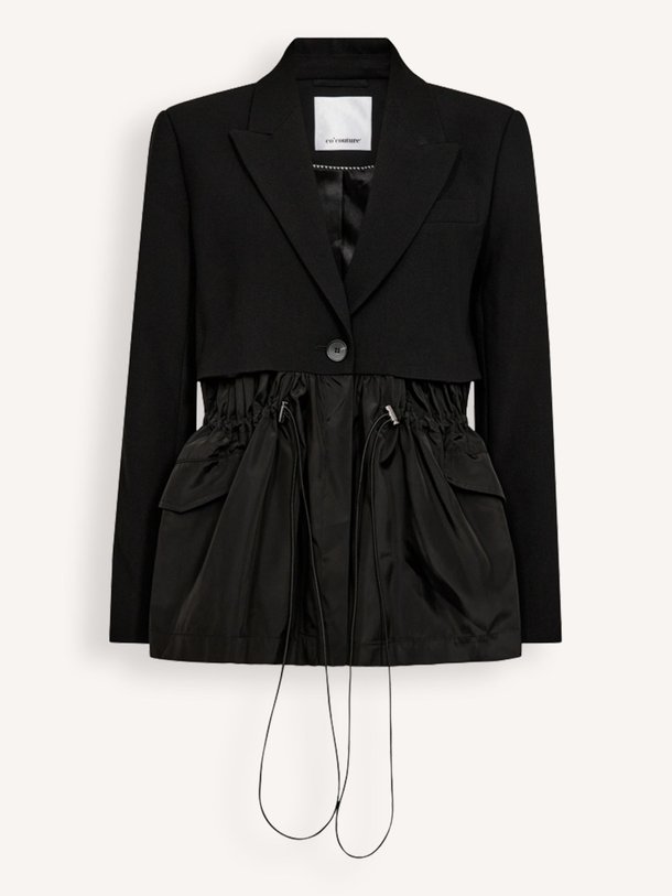 Ontdek de Vola viscosemix blazer van Co'Couture in de kleur zwart bij Orangebag. Op werkdagen voor 21:45 besteld, morgen in huis.