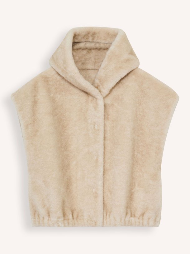 Ontdek de Olena fake fur bodywarmer van Studio AR in de kleur beige bij Orangebag. Op werkdagen voor 21:45 besteld, morgen in huis.