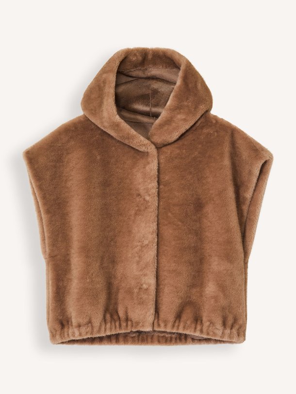 Ontdek de Olena fake fur bodywarmer van Studio AR in de kleur camel bij Orangebag. Op werkdagen voor 21:45 besteld, morgen in huis.