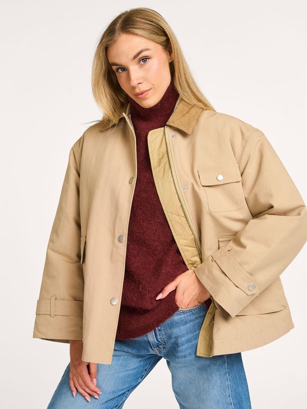 Ontdek de Jungle katoenmix gewatteerde jack van Bellerose in de kleur beige bij Orangebag. Op werkdagen voor 21:45 besteld, morgen in huis.