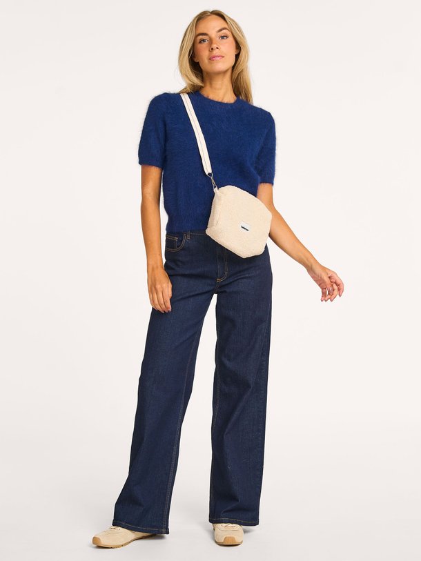 Ontdek de Datad angoramix trui van Bellerose in de kleur donkerblauw bij Orangebag. Op werkdagen voor 21:45 besteld, morgen in huis.