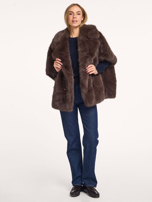 Ontdek de Elin geweven fake fur mantel van Alter Ego in de kleur donkerbruin bij Orangebag. Op werkdagen voor 21:45 besteld, morgen in huis.