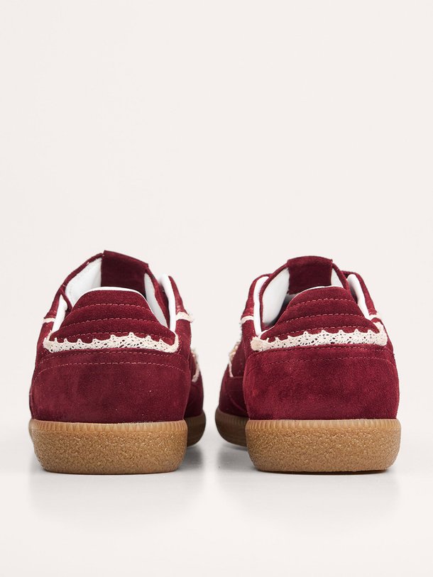 Ontdek de Tb.490 suède sneakers van Alohas in de kleur bordeauxrood bij Orangebag. Op werkdagen voor 21:45 besteld, morgen in huis.