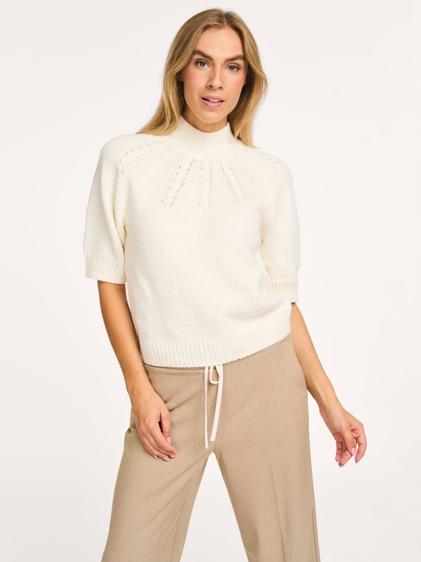 Ontdek de Katoenmix trui van Yaya in de kleur off-white bij Orangebag. Op werkdagen voor 21:45 besteld, morgen in huis.