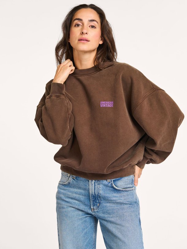 Ontdek de Plizzy katoenen logo sweater van American Vintage in de kleur donkerbruin bij Orangebag. Op werkdagen voor 21:45 besteld, morgen in huis.
