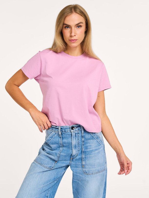Ontdek de Organic cotton cropped T-shirt van Colorful Standard in de kleur lichtroze bij Orangebag. Op werkdagen voor 21:45 besteld, morgen in huis.