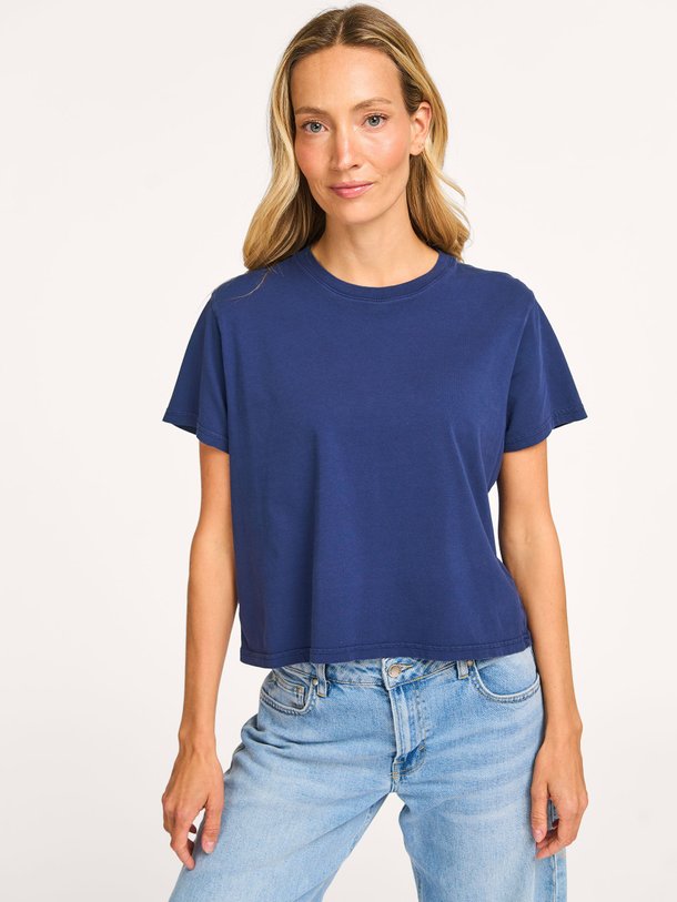 Ontdek de Organic cotton cropped T-shirt van Colorful Standard in de kleur donkerblauw bij Orangebag. Op werkdagen voor 21:45 besteld, morgen in huis.