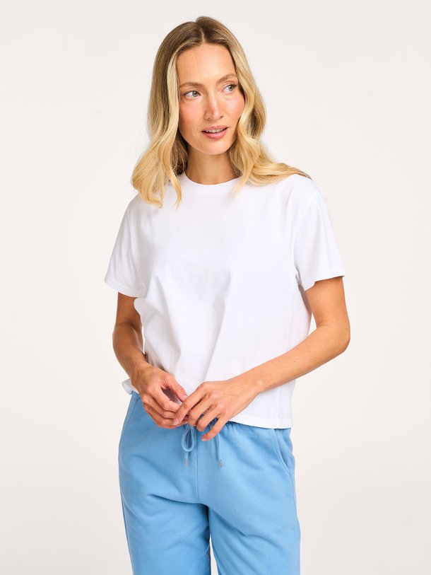 Ontdek de Organic cotton cropped T-shirt van Colorful Standard in de kleur wit bij Orangebag. Op werkdagen voor 21:45 besteld, morgen in huis.