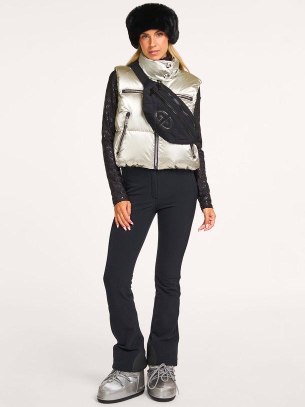 Ontdek de Éclat gewatteerde metallic bodywarmer van Goldbergh in de kleur zilverkleur bij Orangebag. Op werkdagen voor 21:45 besteld, morgen in huis.