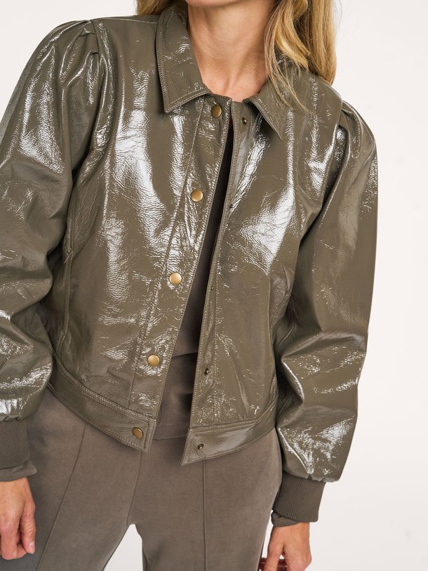 Ontdek de Geweven leather look jack van Summum in de kleur bruingrijs bij Orangebag. Op werkdagen voor 21:45 besteld, morgen in huis.