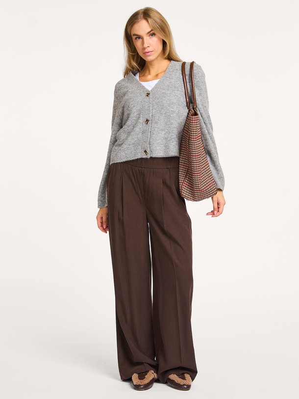 Ontdek de Ariel merino wolmix vest van Knit-ted in de kleur grijs bij Orangebag. Op werkdagen voor 21:45 besteld, morgen in huis.