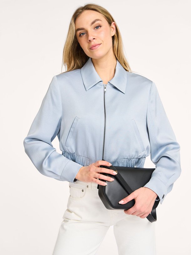 Ontdek de Radway geweven jasje van Drykorn in de kleur grijsblauw bij Orangebag. Op werkdagen voor 21:45 besteld, morgen in huis.