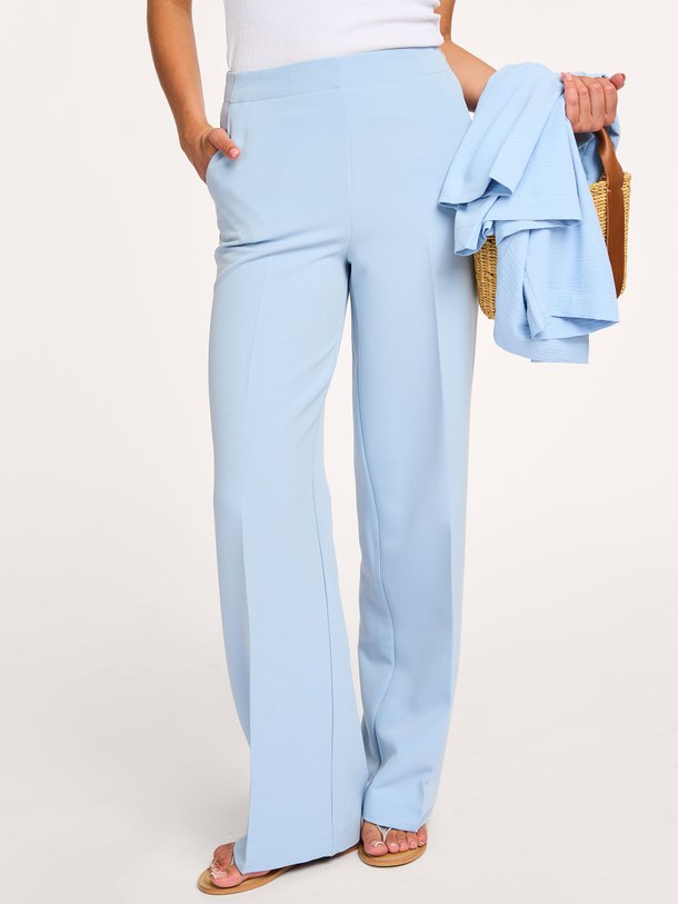 Ontdek de Nelli geweven broek van Modstrom in de kleur lichtblauw bij Orangebag. Op werkdagen voor 21:45 besteld, morgen in huis.