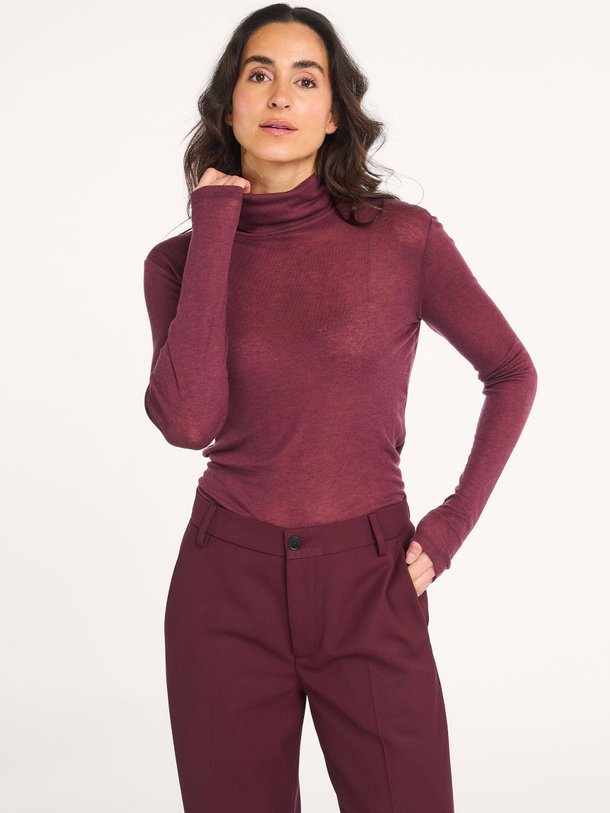 Ontdek de Lyocell/wolmix slub top met col van Closed in de kleur aubergine bij Orangebag. Op werkdagen voor 21:45 besteld, morgen in huis.