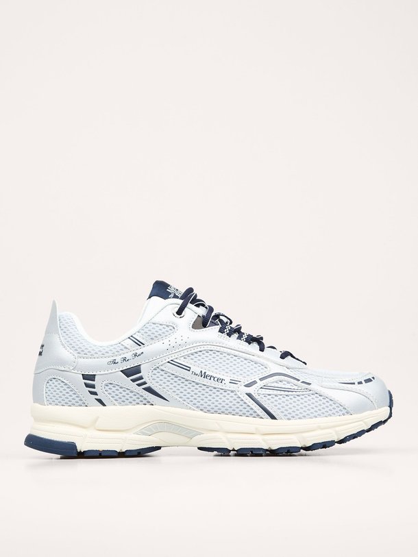 Ontdek de The Re-Run Speed mesh sneakers van Mercer Amsterdam in de kleur zilverkleur bij Orangebag. Op werkdagen voor 21:45 besteld, morgen in huis.