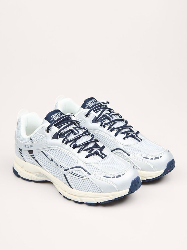 Ontdek de The Re-Run Speed mesh sneakers van Mercer Amsterdam in de kleur zilverkleur bij Orangebag. Op werkdagen voor 21:45 besteld, morgen in huis.