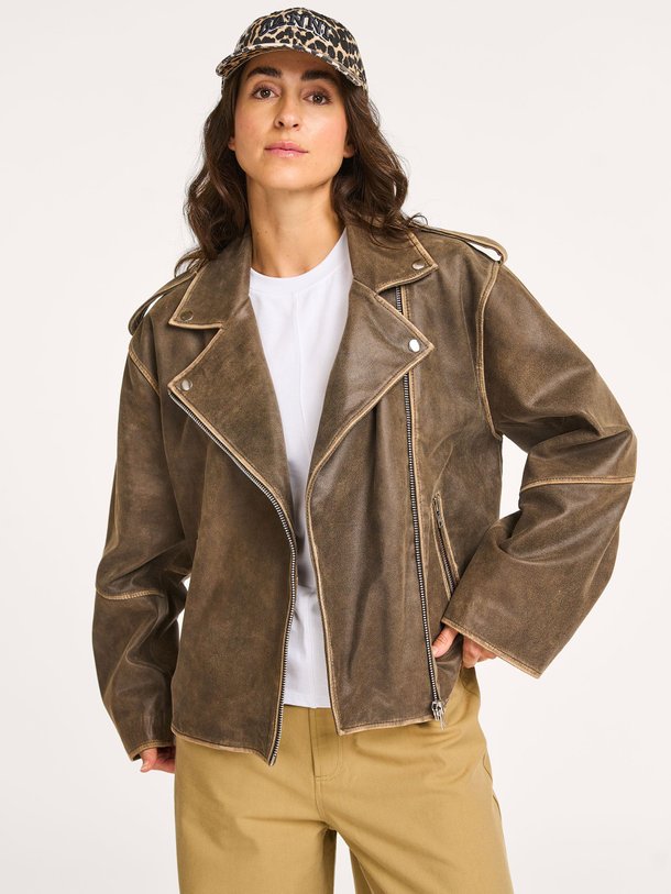 Ontdek de Hulla lederen jack van Modstrom in de kleur bruin bij Orangebag. Op werkdagen voor 21:45 besteld, morgen in huis.