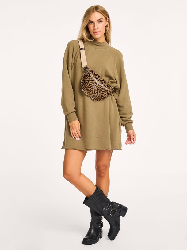 Ontdek de Atubay katoenmix sweater jurk van American Vintage in de kleur kaki bij Orangebag. Op werkdagen voor 21:45 besteld, morgen in huis.