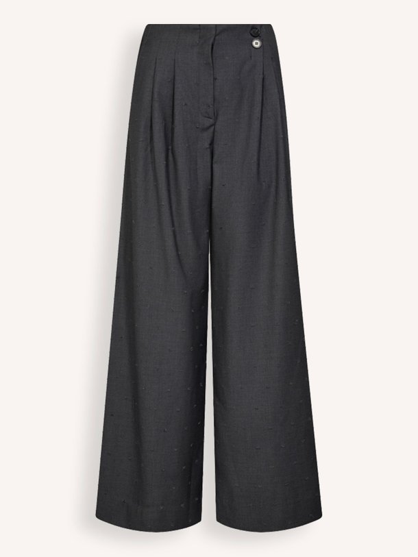 Ontdek de Saga viscosemix broek van Co'Couture in de kleur donkergrijs bij Orangebag. Op werkdagen voor 21:45 besteld, morgen in huis.