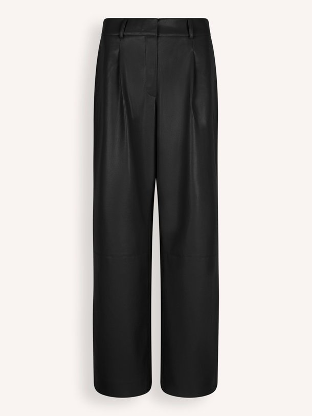 Ontdek de Jules geweven leatherlook broek van Dante 6 in de kleur zwart bij Orangebag. Op werkdagen voor 21:45 besteld, morgen in huis.